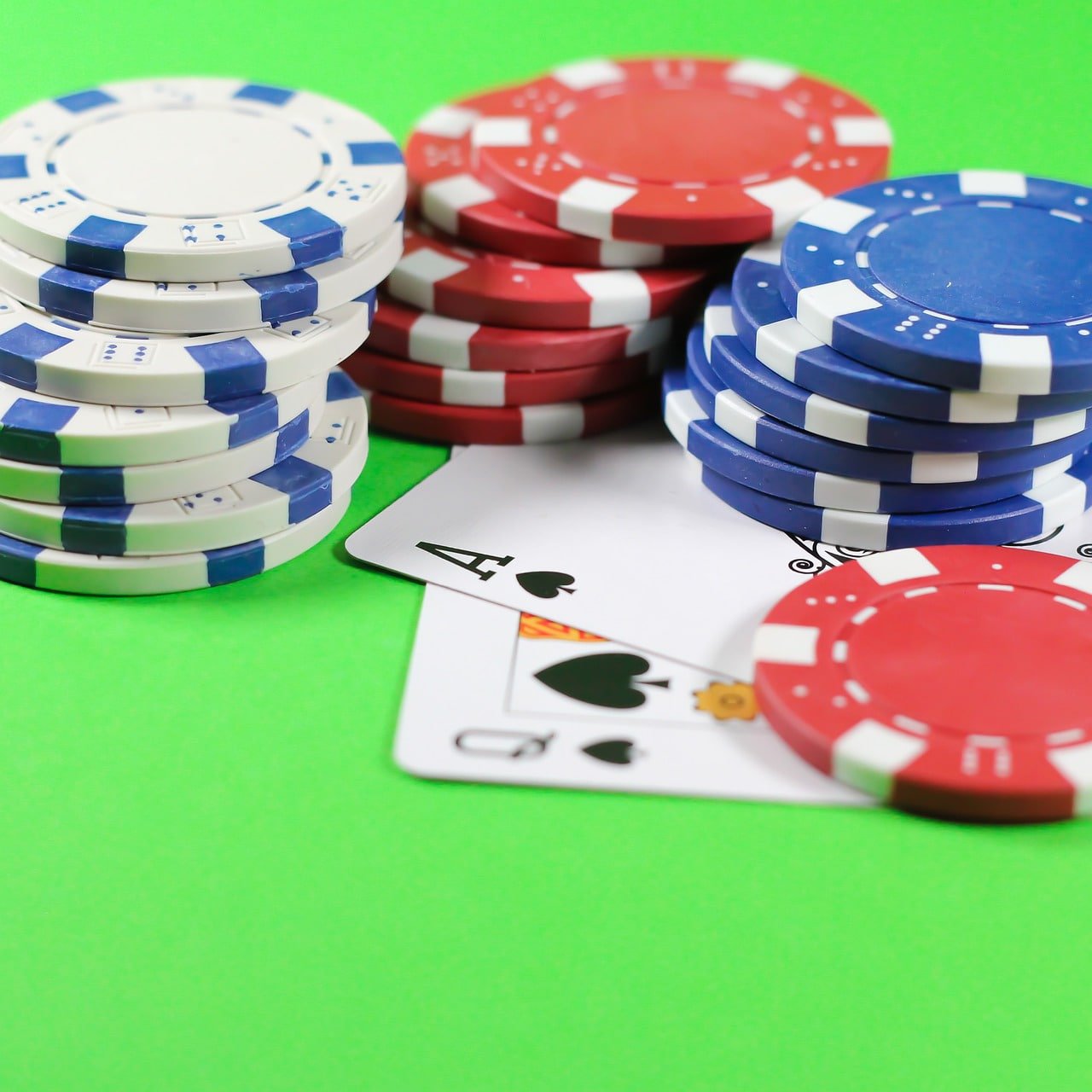 kk07 ကာစီနို Slots ဂိမ်းတွင် MMK ဖြင့် spin ထည့်ပြီး ဆုကြေးရနေသည့် မြင်ကွင်း